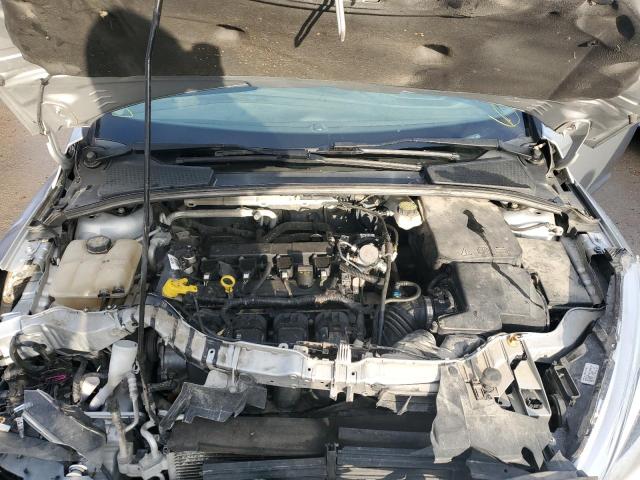 1FADP3K26JL322158 - 2018 FORD FOCUS SE SILVER photo 11