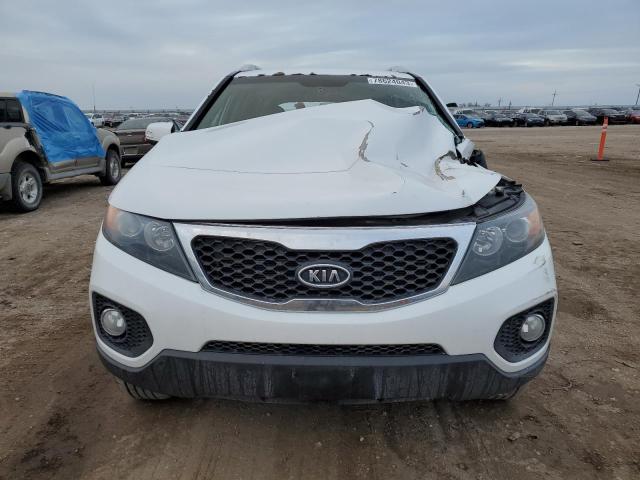 5XYKTDA69CG299903 - 2012 KIA SORENTO BASE WHITE photo 5