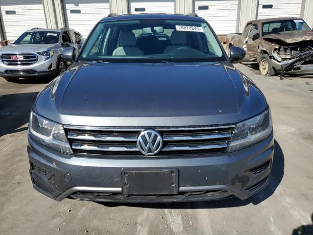 3VV0B7AX5JM073606 - 2018 VOLKSWAGEN TIGUAN S رمادي صورة 5