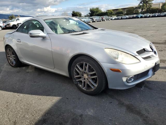 WDBWK54F69F206755 - 2009 MERCEDES-BENZ SLK 300 SILVER photo 4