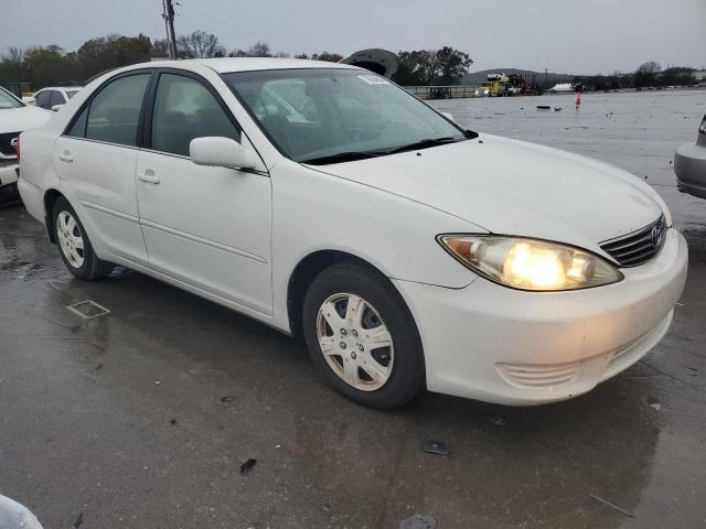 4T1BE32K05U557108 - 2005 TOYOTA CAMRY LE WHITE photo 4