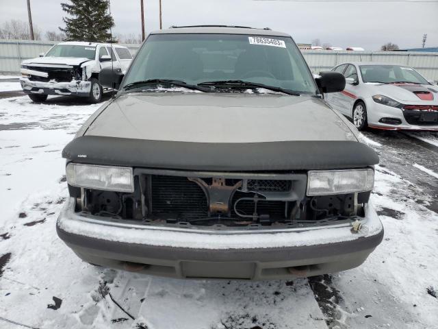 1GNDT13W1Y2253396 - 2000 CHEVROLET BLAZER GRAY photo 5