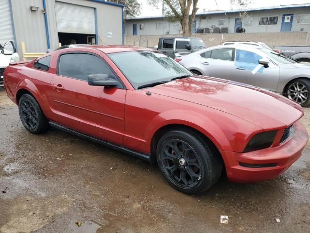 1ZVHT80N285171106 - 2008 FORD MUSTANG RED photo 4