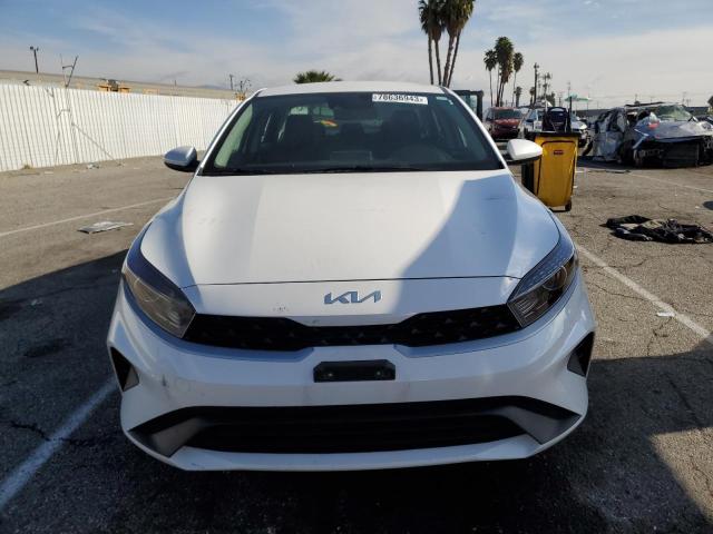 3KPF24AD0PE558784 - 2023 KIA FORTE LX WHITE photo 5