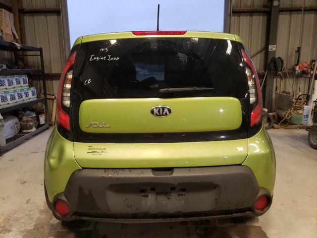 KNDJN2A25F7813352 - 2015 KIA SOUL GREEN photo 6