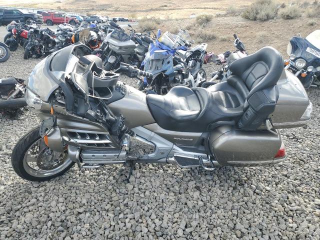 1HFSC47H48A710355 - 2008 HONDA GL1800 SILVER photo 3