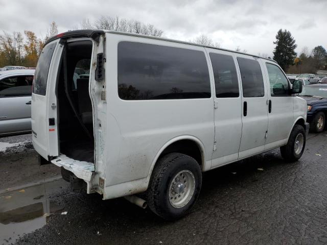 1GAGG25K381200174 - 2008 CHEVROLET EXPRESS G2 WHITE photo 3