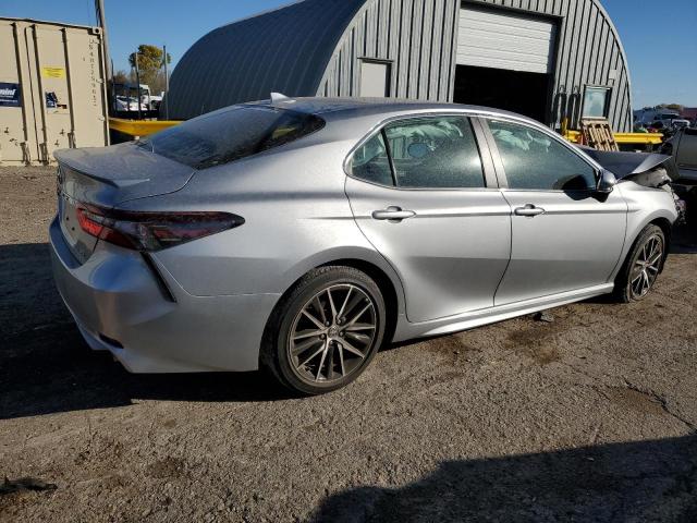 4T1T11AKXPU734904 - 2023 TOYOTA CAMRY SE NIGHT SHADE SILVER photo 3