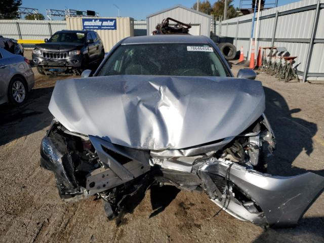 4T1T11AKXPU734904 - 2023 TOYOTA CAMRY SE NIGHT SHADE SILVER photo 5