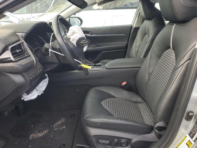 4T1T11AKXPU734904 - 2023 TOYOTA CAMRY SE NIGHT SHADE SILVER photo 7