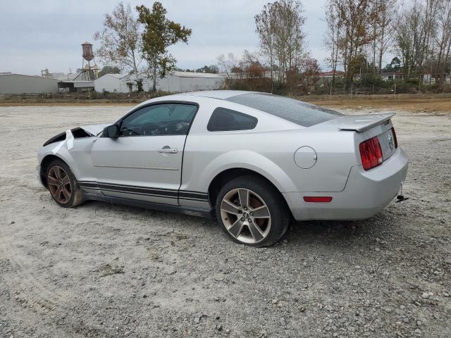1ZVFT80N375251956 - 2007 FORD MUSTANG SILVER photo 2