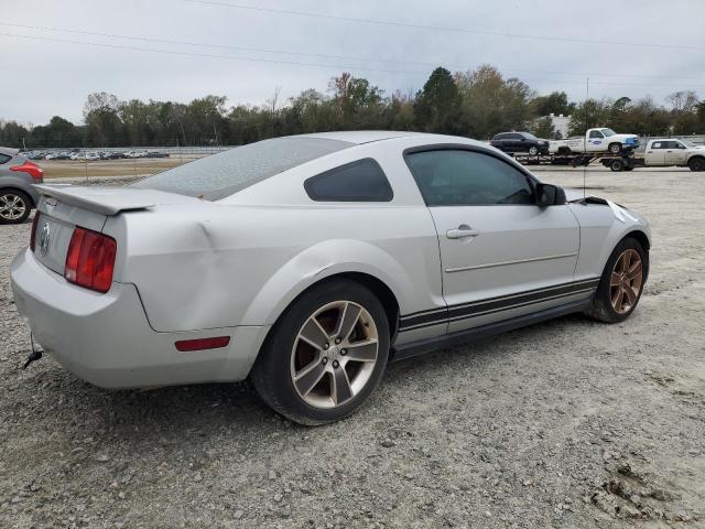 1ZVFT80N375251956 - 2007 FORD MUSTANG SILVER photo 3