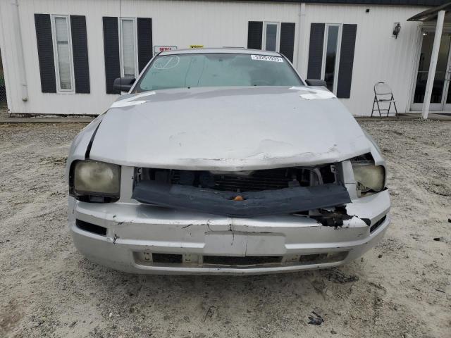 1ZVFT80N375251956 - 2007 FORD MUSTANG SILVER photo 5