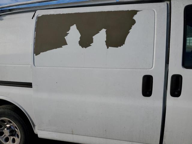 1GCUGADX9A1140392 - 2010 CHEVROLET EXPRESS G1 WHITE photo 11