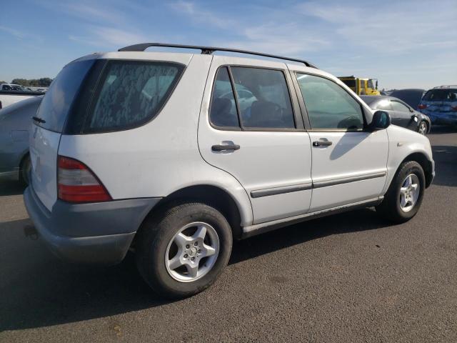 4JGAB54E0WA032463 - 1998 MERCEDES-BENZ ML 320 WHITE photo 3