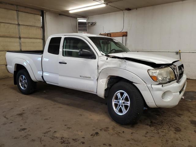 5TFTU4GNXBX011351 - 2011 TOYOTA TACOMA PRERUNNER ACCESS CAB WHITE photo 4