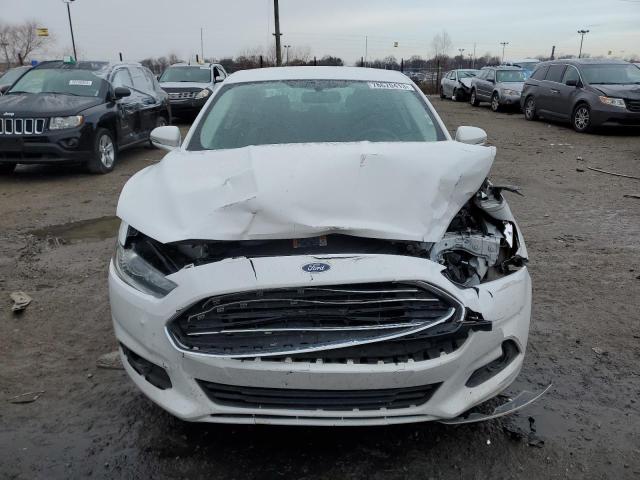 1FA6P0HD1E5395433 - 2014 FORD FUSION SE WHITE photo 5