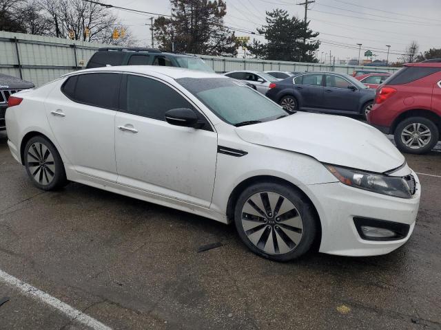 5XXGR4A66CG068126 - 2012 KIA OPTIMA SX WHITE photo 4