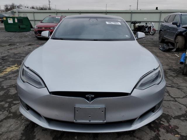 5YJSA1E2XHF199559 - 2017 TESLA MODEL S ვერცხლისფერი ფოტო 5
