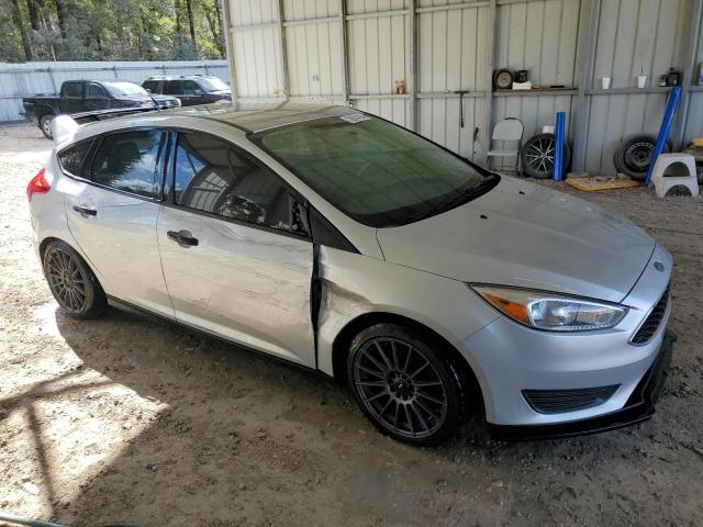 1FADP3K26JL231276 - 2018 FORD FOCUS SE SILVER photo 4