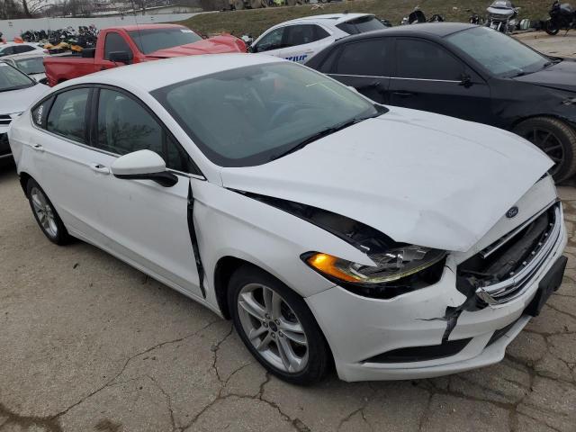 3FA6P0H74JR156900 - 2018 FORD FUSION SE WHITE photo 4