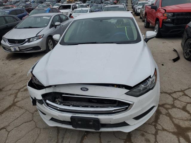 3FA6P0H74JR156900 - 2018 FORD FUSION SE WHITE photo 5