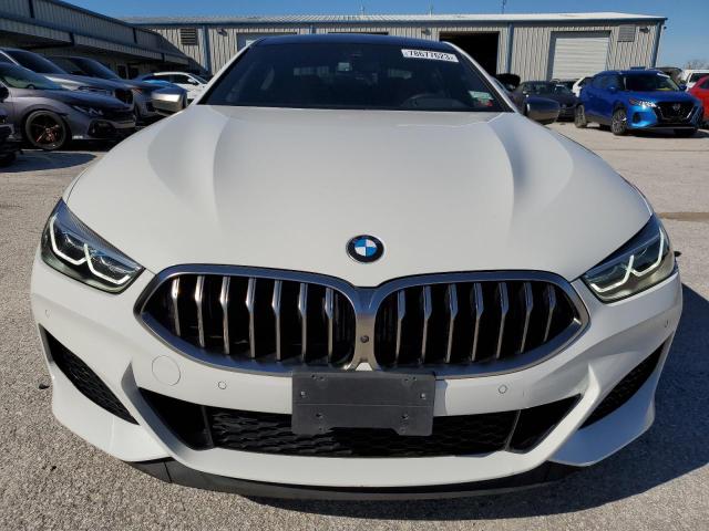 WBAGV8C03NCK03817 - 2022 BMW M850XI WHITE photo 5