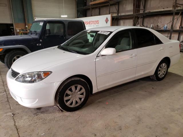 4T1BE32K05U425742 - 2005 TOYOTA CAMRY LE WHITE photo 1