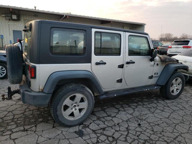 1J4GA39158L559976 - 2008 JEEP WRANGLER U X SILVER photo 3