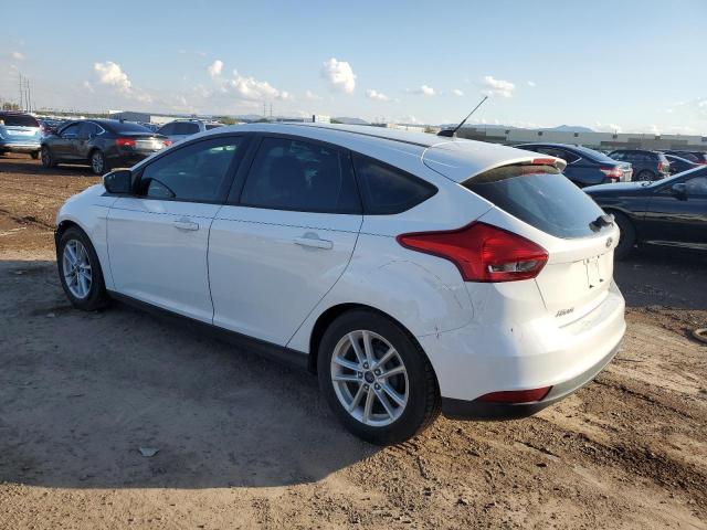 1FADP3K28FL241430 - 2015 FORD FOCUS SE WHITE photo 2