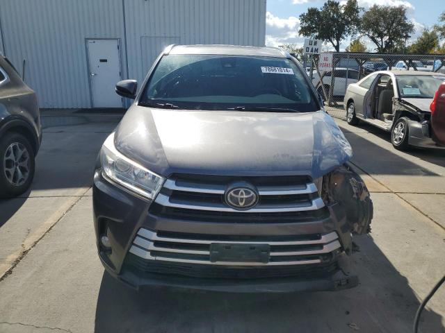 5TDJZRFH7HS425137 - 2017 TOYOTA HIGHLANDER SE GRAY photo 5