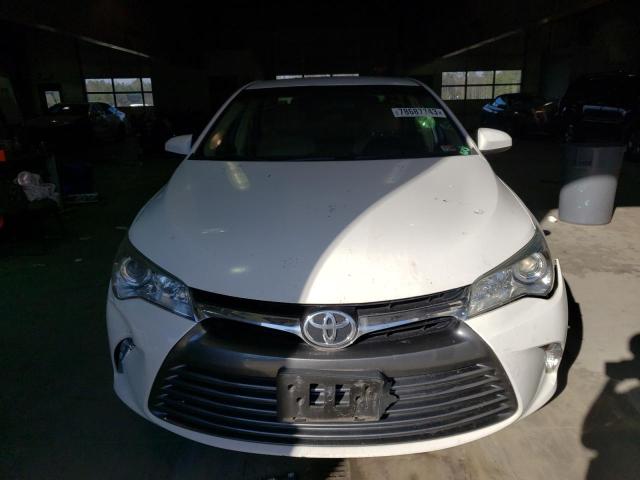 4T4BF1FK9FR510937 - 2015 TOYOTA CAMRY LE WHITE photo 5