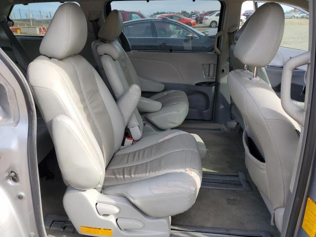 5TDKK3DC6CS244990 - 2012 TOYOTA SIENNA LE SILVER photo 11