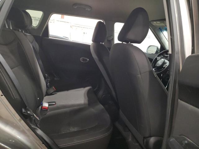 KNDJN2A2XG7244483 - 2016 KIA SOUL GRAY photo 11