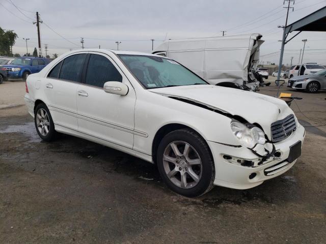 WDBRF54H17A917177 - 2007 MERCEDES-BENZ C 280 WHITE photo 4