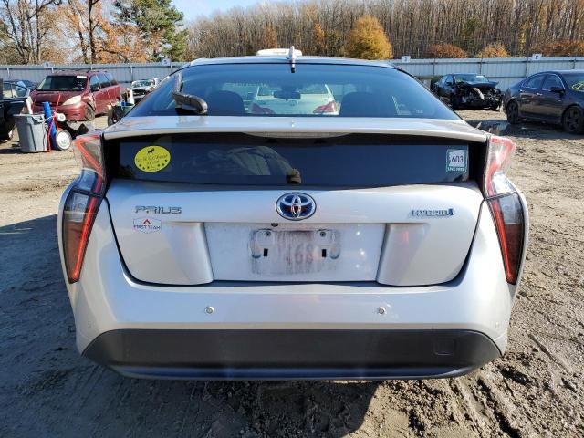 JTDKARFU1H3047827 - 2017 TOYOTA PRIUS SILVER photo 6