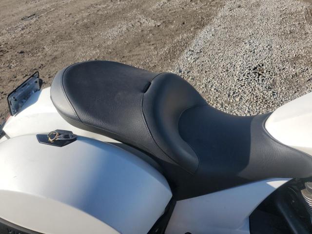 5VPDB36N4G3055920 - 2016 VICTORY MOTORCYCLES CROSS COUN WHITE photo 5