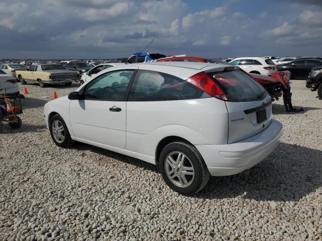 3FAFP31N85R146144 - 2005 FORD FOCUS ZX3 WHITE photo 2