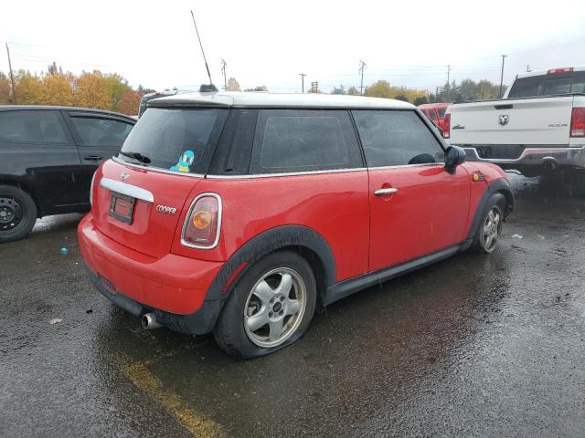 WMWMF3C52ATZ65917 - 2010 MINI COOPER RED photo 3