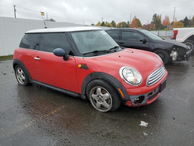 WMWMF3C52ATZ65917 - 2010 MINI COOPER RED photo 4