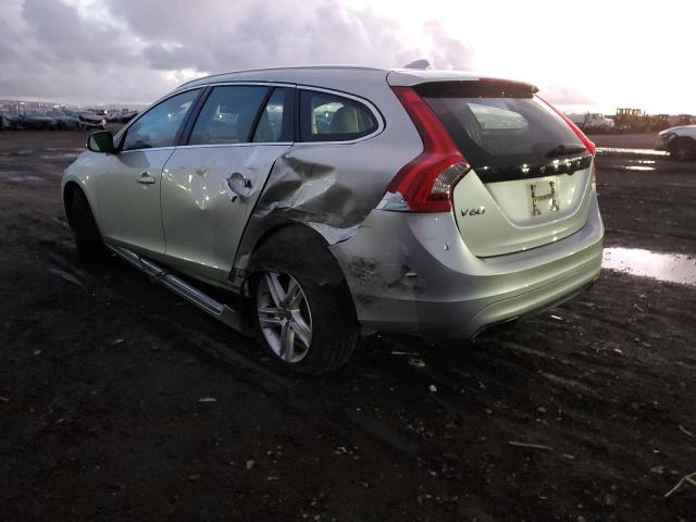 YV126MED6F1197389 - 2015 VOLVO V60 PLATINUM SILVER photo 2