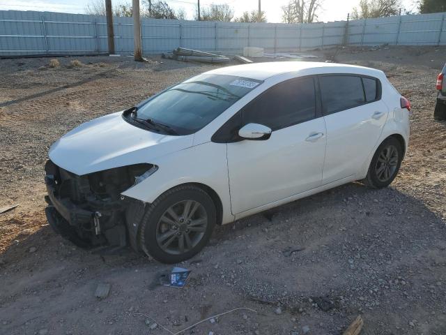 KNAFK5A8XG5643553 - 2016 KIA FORTE LX WHITE photo 1