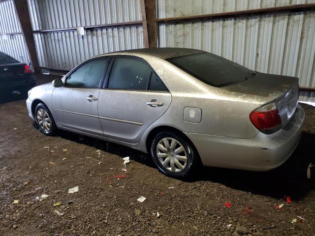 4T1BE32K95U525404 - 2005 TOYOTA CAMRY LE SILVER photo 2