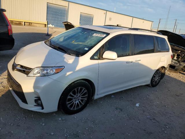 5TDYZ3DC2KS019907 - 2019 TOYOTA SIENNA XLE WHITE photo 1