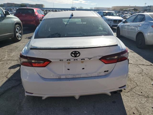 4T1T11AK1PU181284 - 2023 TOYOTA CAMRY SE NIGHT SHADE WHITE photo 6