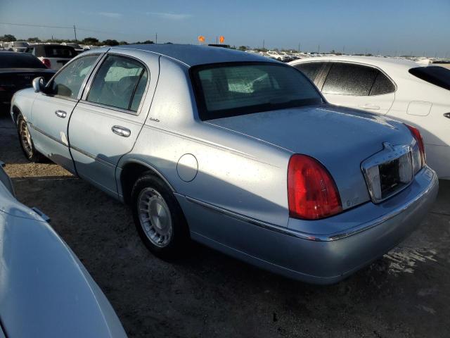 1LNFM81W6WY675468 - 1998 LINCOLN TOWN CAR EXECUTIVE BLUE photo 2