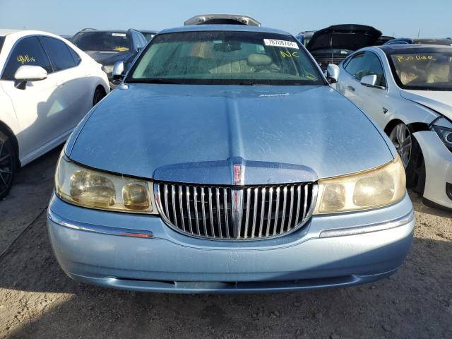 1LNFM81W6WY675468 - 1998 LINCOLN TOWN CAR EXECUTIVE BLUE photo 5