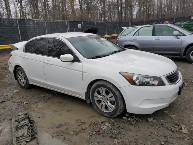 1HGCP26409A014956 - 2009 HONDA ACCORD LXP WHITE photo 4