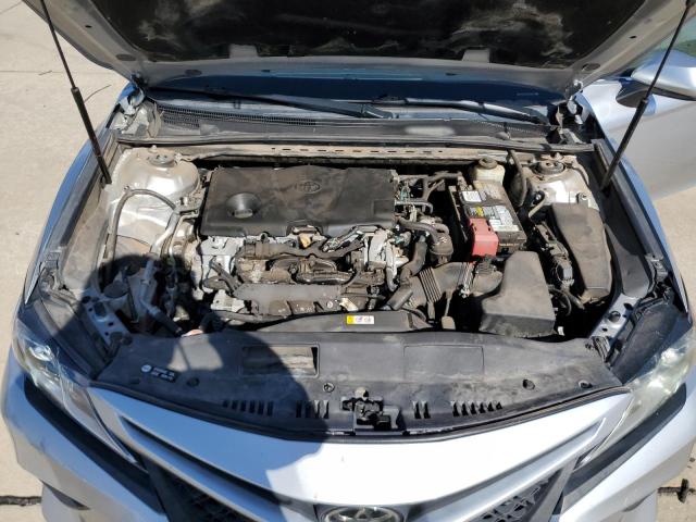 4T1B11HK2JU089917 - 2018 TOYOTA CAMRY L SILVER photo 11