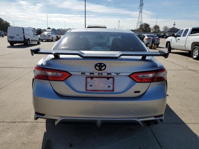 4T1B11HK2JU089917 - 2018 TOYOTA CAMRY L SILVER photo 6